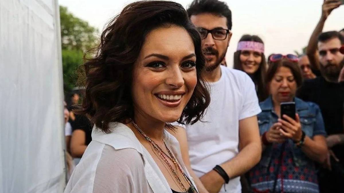 Ezgi Mola: 'Dökün taşlarınızı'