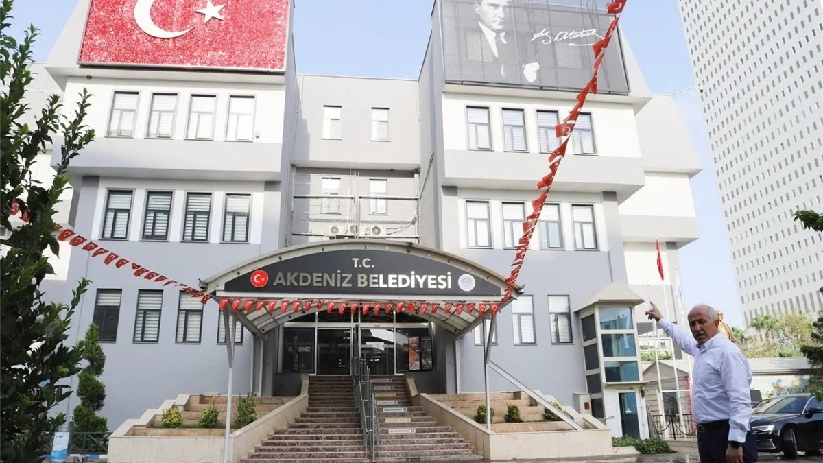 DEM Partili Akdeniz Belediye Başkanı ve 4 meclis üyesi tutuklandı