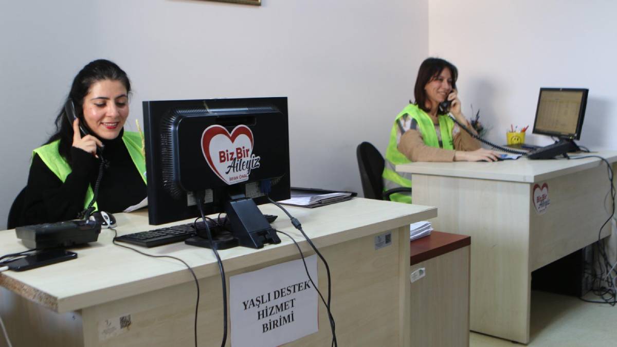 Bayraklı Belediyesi ‘yaşlı destek hattı’ kurdu