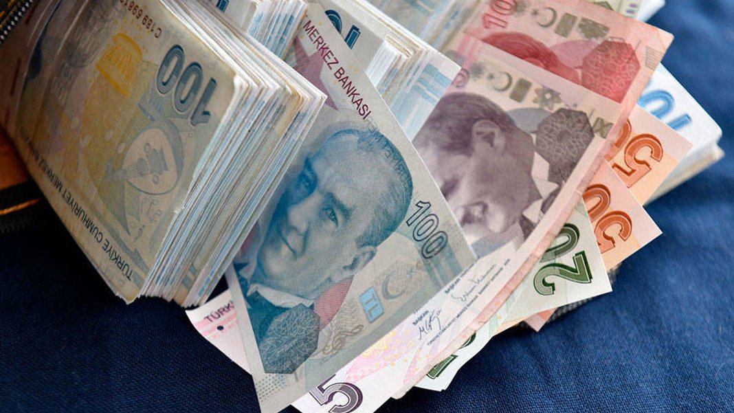 Tüketici, ihtiyaç kredisi ve karta yüklendi: Takibe düşenler, kredi büyümesini dörde katladı