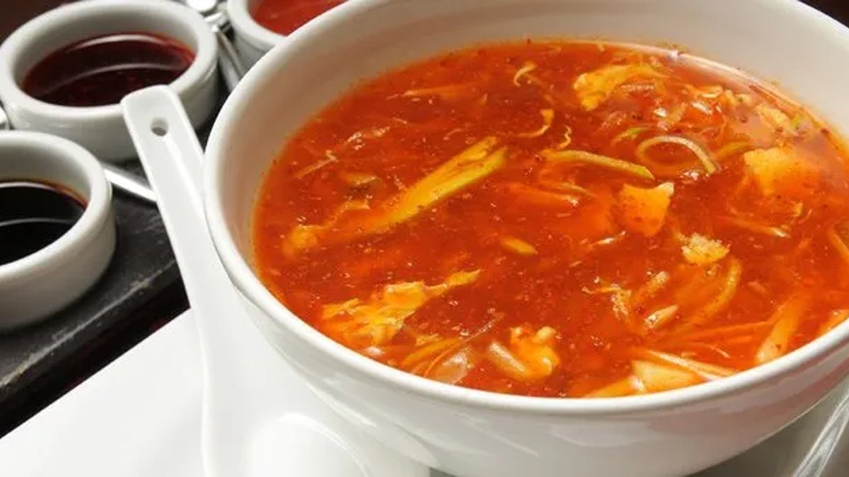 Kimisi kesme çorbası diyor kimisi hamur çorbası! Lezzeti başka çorbada yok, tavukla şifaya dönüşüyor