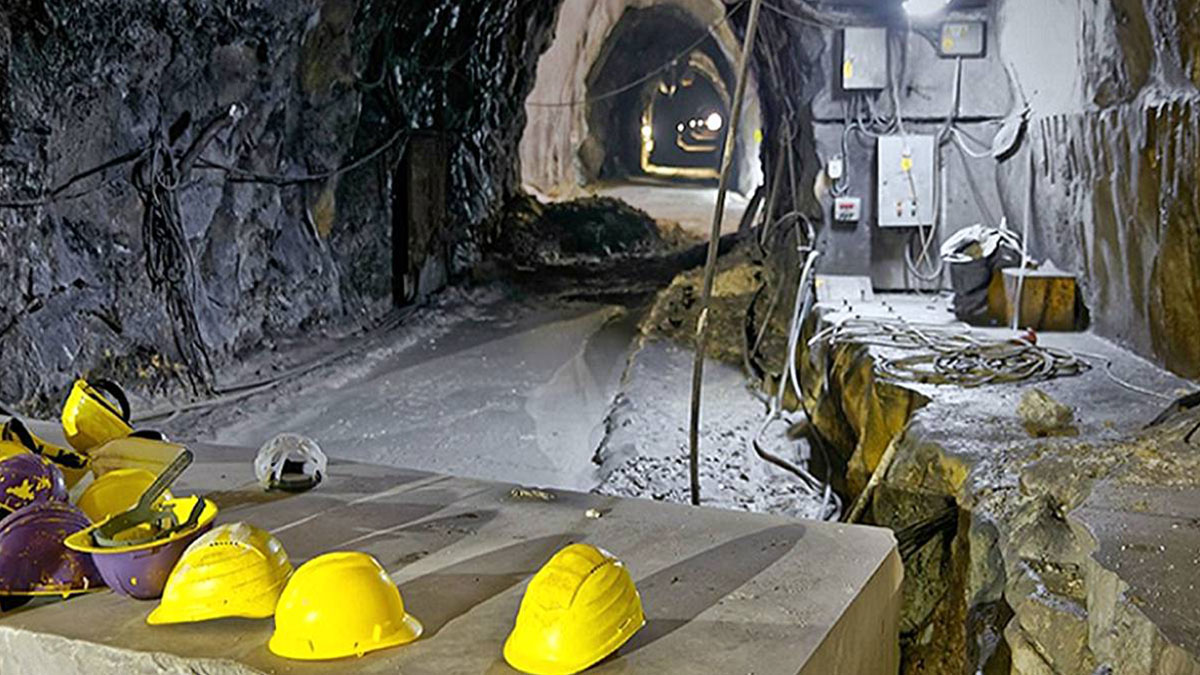 Madende mahsur kalan maden işçileri birbirini yedi! Polis tutuklamak için madenin girişinde bekliyor