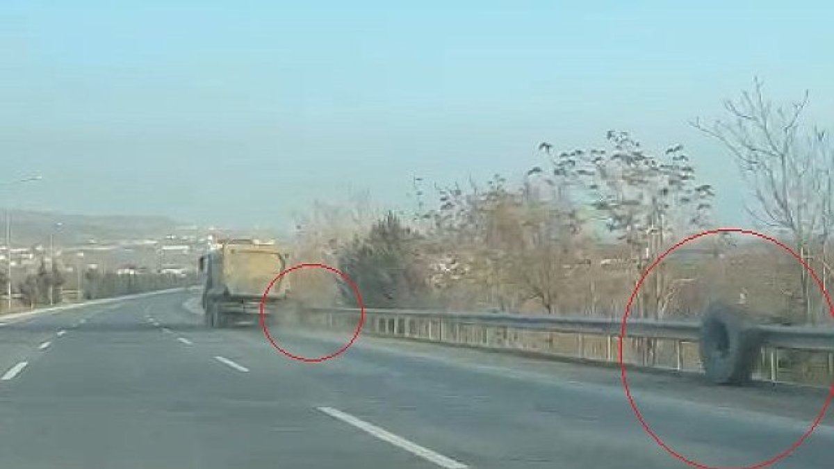 Elazığ’da kamyonun tekerleği fırladı: Şoför karşı yöne geçmesini işte böyle engelledi