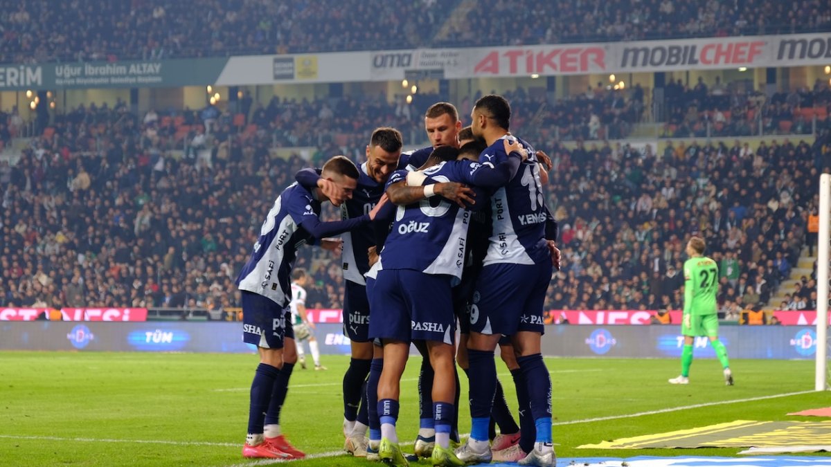 Zirve takibine devam: Fenerbahçe, Konyaspor deplasmanında 3 puanı 3 golle kazandı