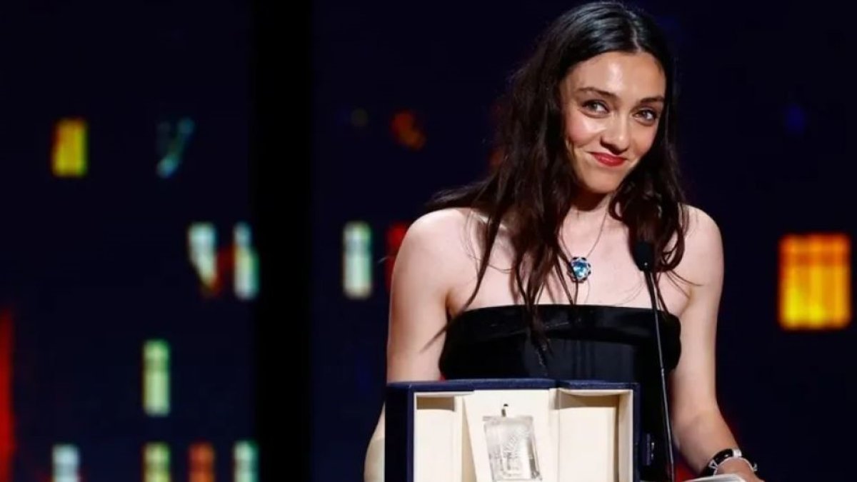 Merve Dizdar, Fransa'da şövalye ilan edildi