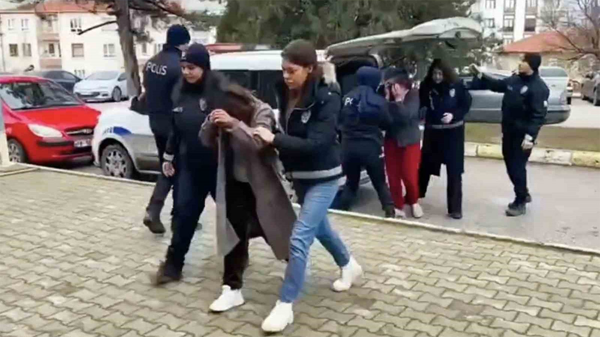 Çorum'da hırsızlık zanlısı 2 kadın yakalandı! Birinin 157, diğerinin 38 suç kaydı ortaya çıktı