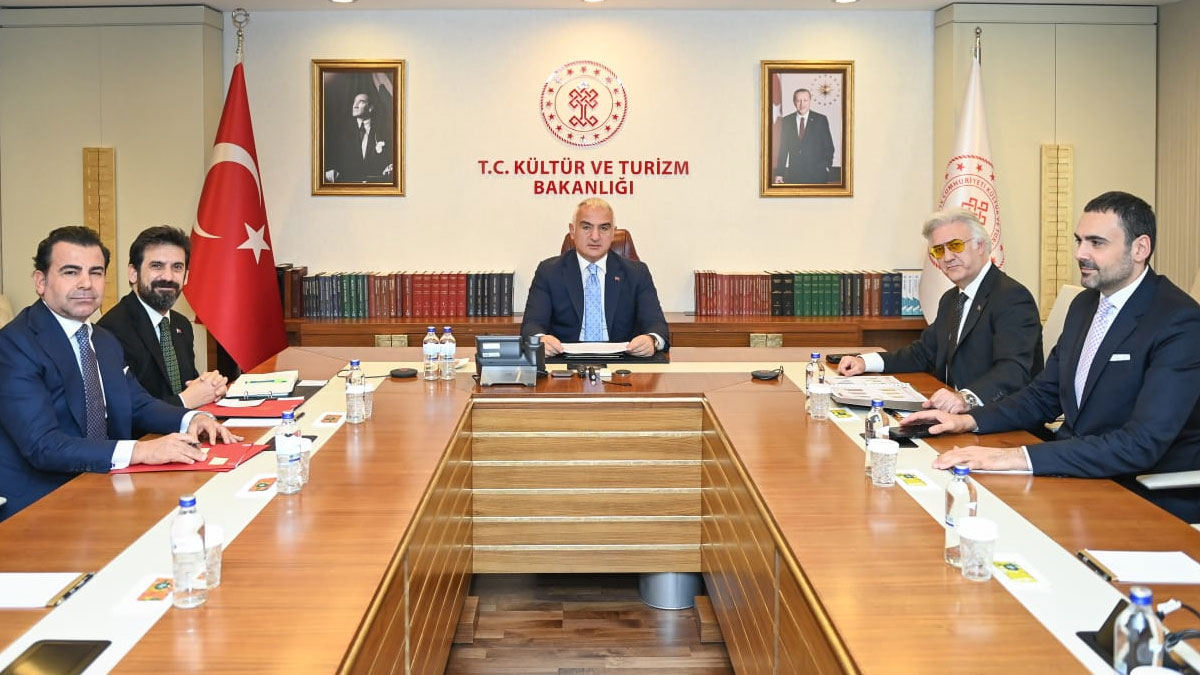 Bakan Ersoy, Tamer Karadağlı ile bir araya geldi - KARAR