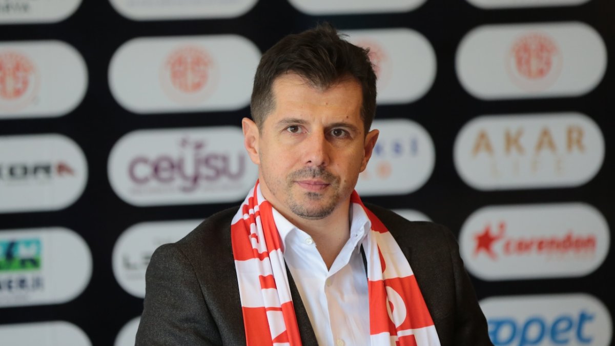 Antalyaspor'da Emre Belözoğlu dönemi resmen başladı: Her maçı kazanmak için oynayacağız