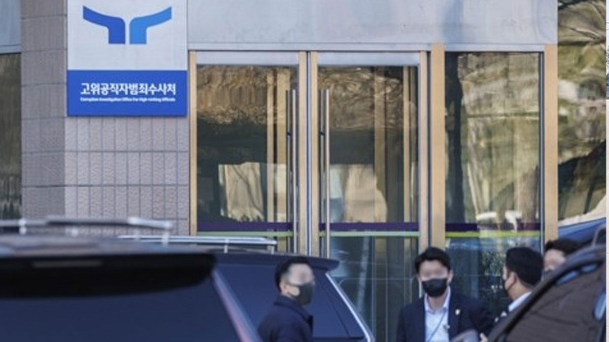 Güney Kore’de yolsuzlukla mücadele ofisinin önünde bir kişi kendini yaktı