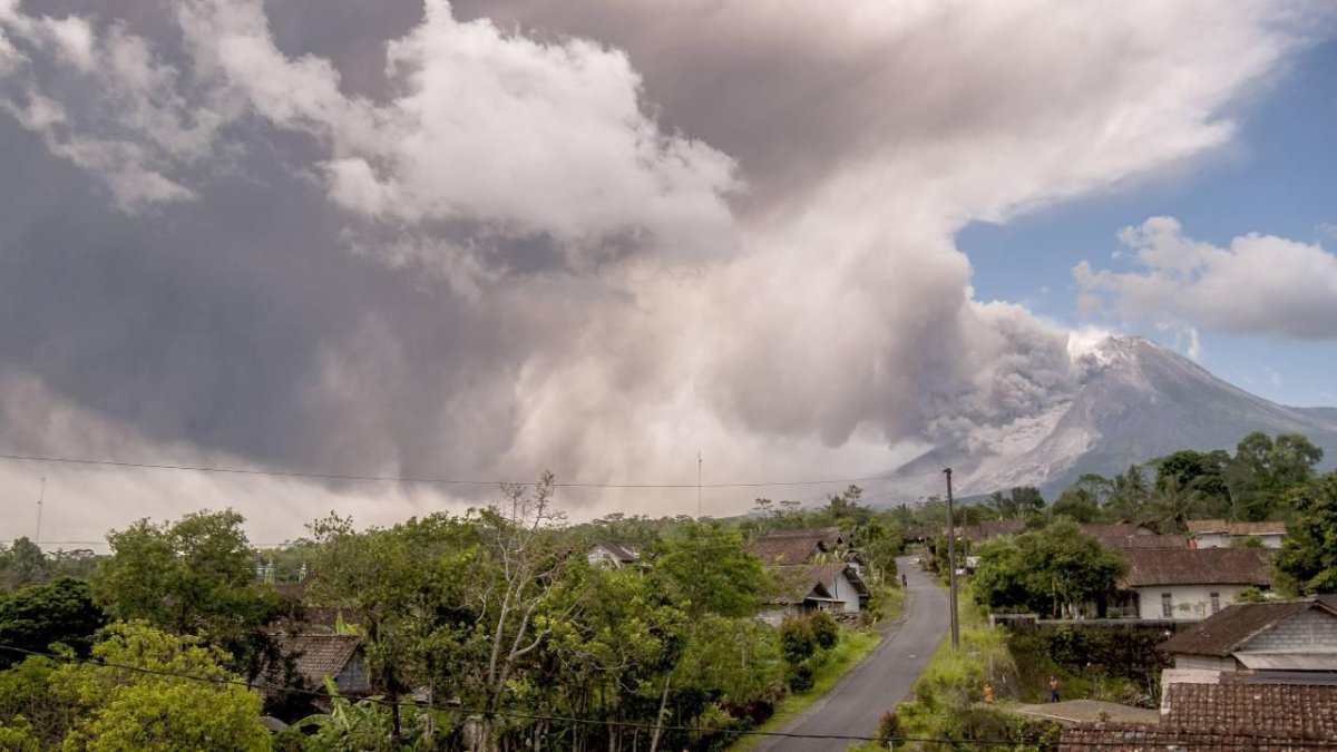 Ibu Yanardağı’nda uyarı seviyesi en üst düzeye çıkarıldı: Tehlike artık kırmızı