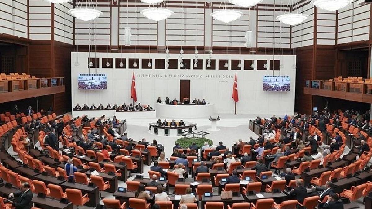 Gelecek Partisi'nin milletvekili transferlerine ilişkin önergesi reddedildi