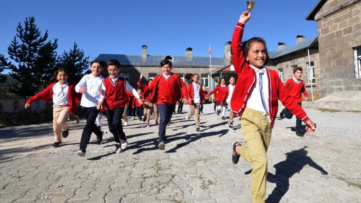 Milyonlarca öğrenci yarıyıl tatiline giriyor