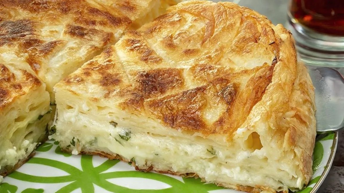 Sadece 2 yufkayla dakikalar içinde hazır! Bu kırpık börek tarifi lezzetiyle herkesi şaşırtıyor