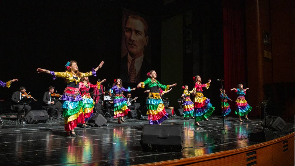 Çalgıcı Mektebi Roman Orkestrası’ndan muhteşem konser
