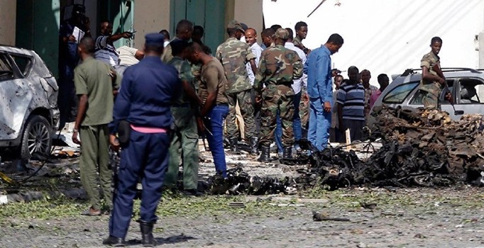 Somali'de hükümet binasına saldırı: En az 10 ölü