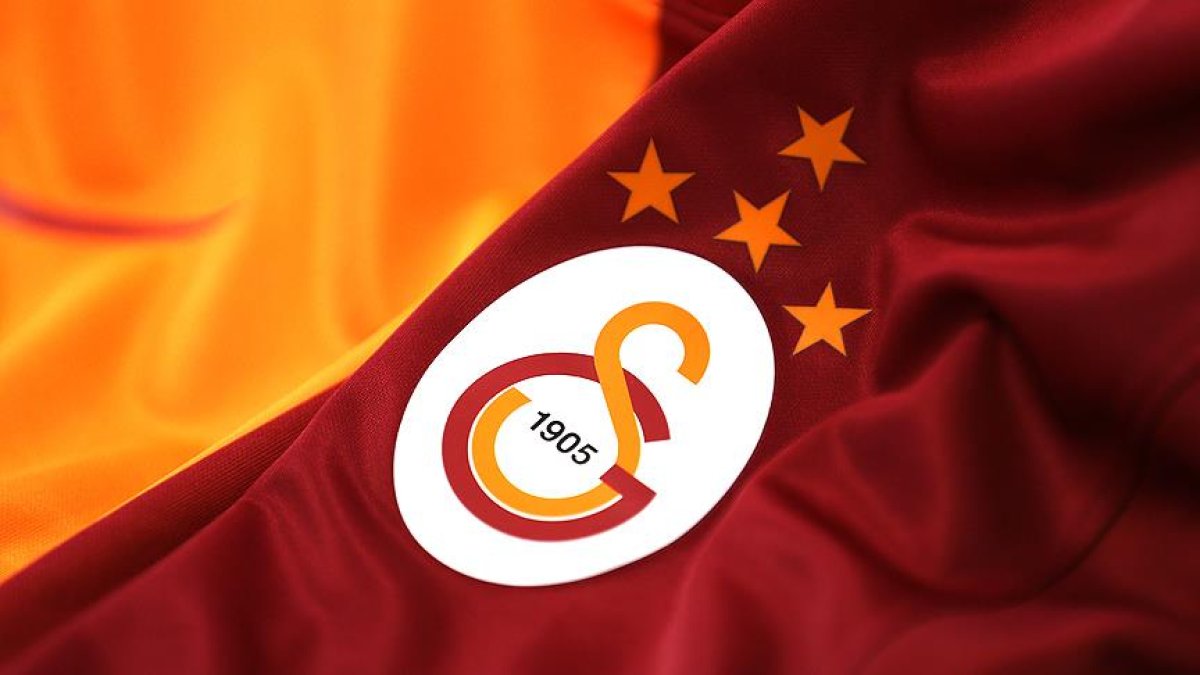 43 maç 10 gol, 4 asist, 1 lig bir de süper kupa! Yıldız futbolcu Galatasaray'a veda etti