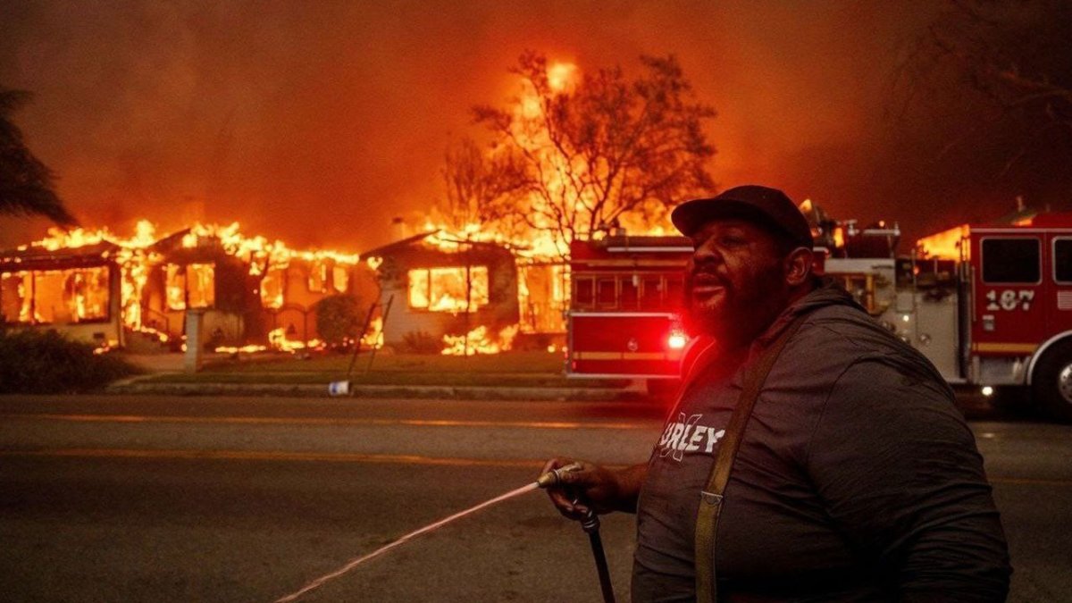 Los Angeles yangınında can kaybı 27'ye yükseldi: 82 bin kişi zorunlu tahliye emri altında