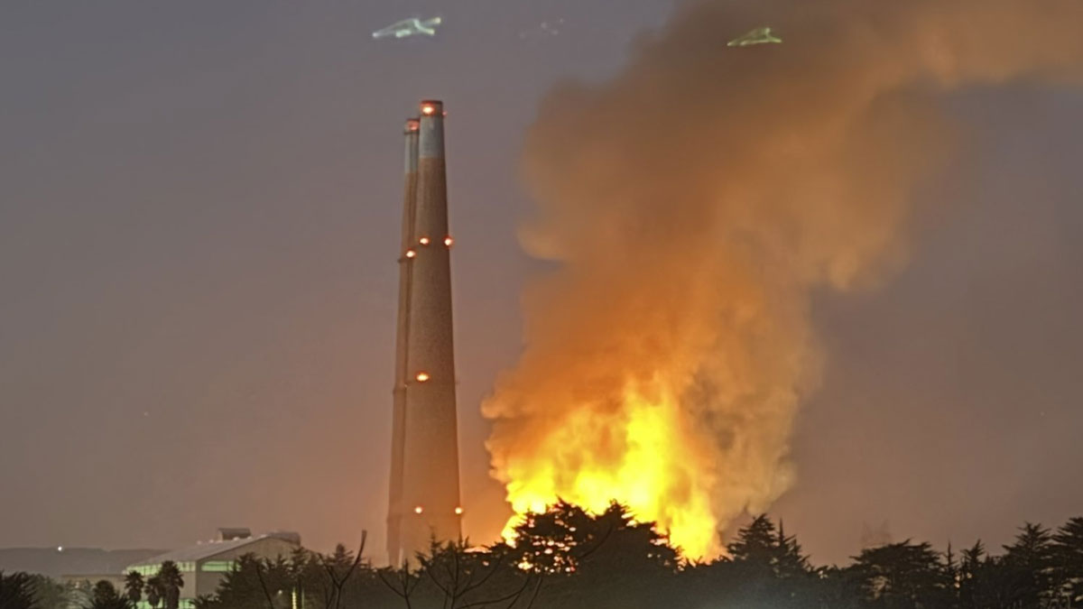 California'da elektrik santralinde yangın çıktı