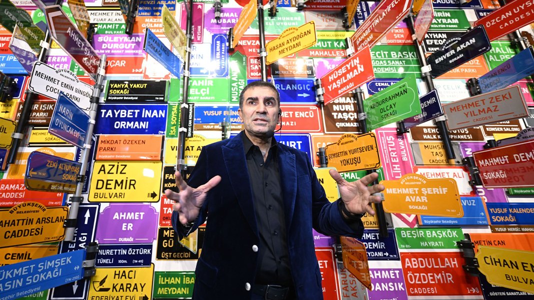 Ahmet Güneştekin’in 'Kayıp Alfabe' sergisi sanatseverlerle buluştu