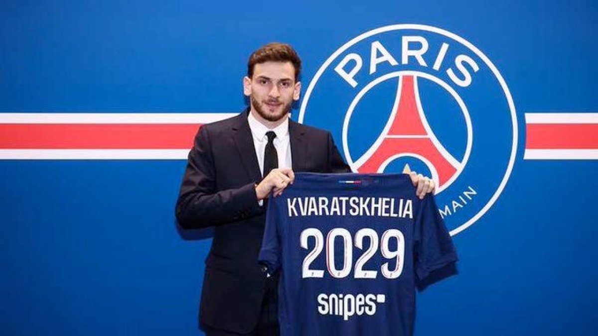Bomba Transfer! Kvaratskhelia, 70 milyon euroluk anlaşmayla PSG'de