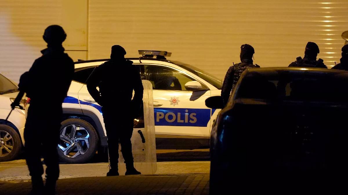 Esenyurt'ta oto yıkamacıda silahlı kavga: Bir kişi hayatını kaybetti