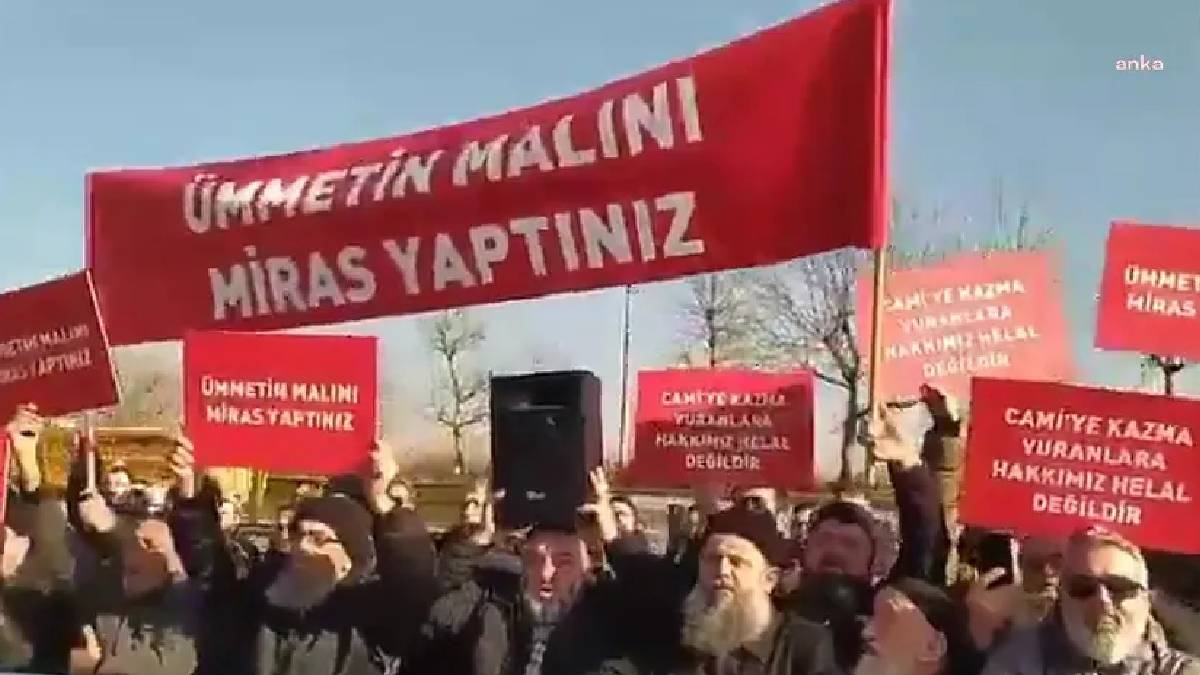 Menzil Cemaati’ndeki miras kavgası sokaklara taşındı: 'Ümmetin malını miras yaptınız'