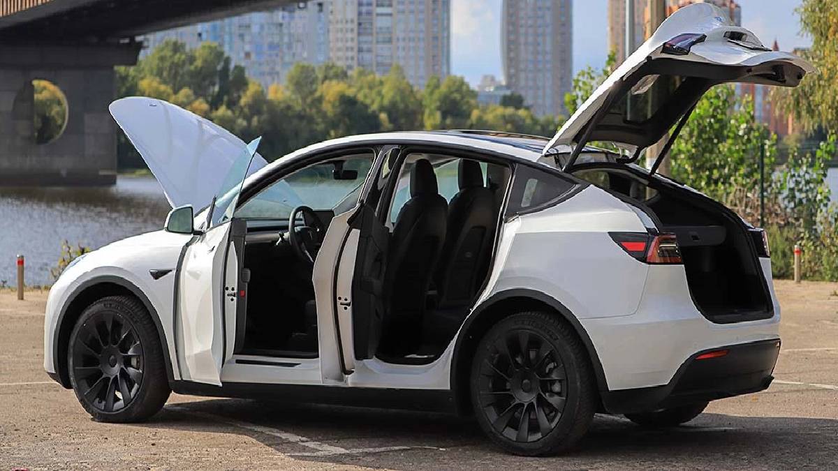 Yeni Tesla Model Y'nin süspansiyonu ilk kez görüntülendi! Eski versiyonda çok eleştiriliyordu
