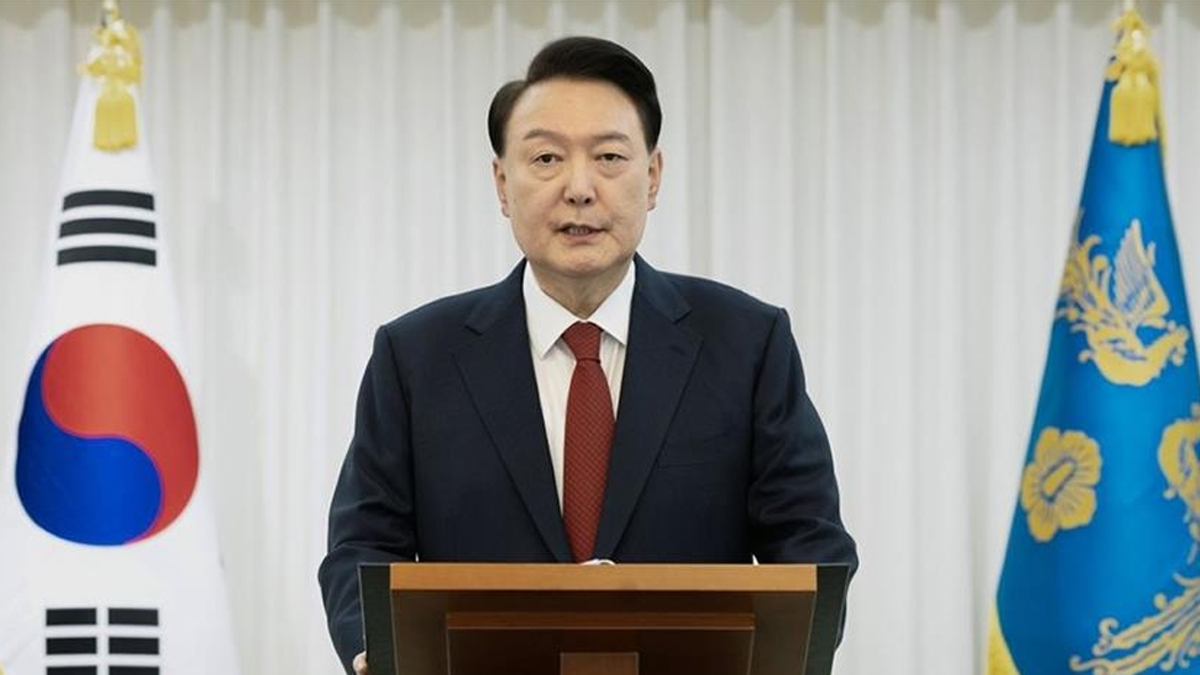 Yoon resmen tutuklandı... ‘Ayaklanmaya liderlik etme’ ve ‘yetkisini kötüye kullanma’ ile suçlanıyor