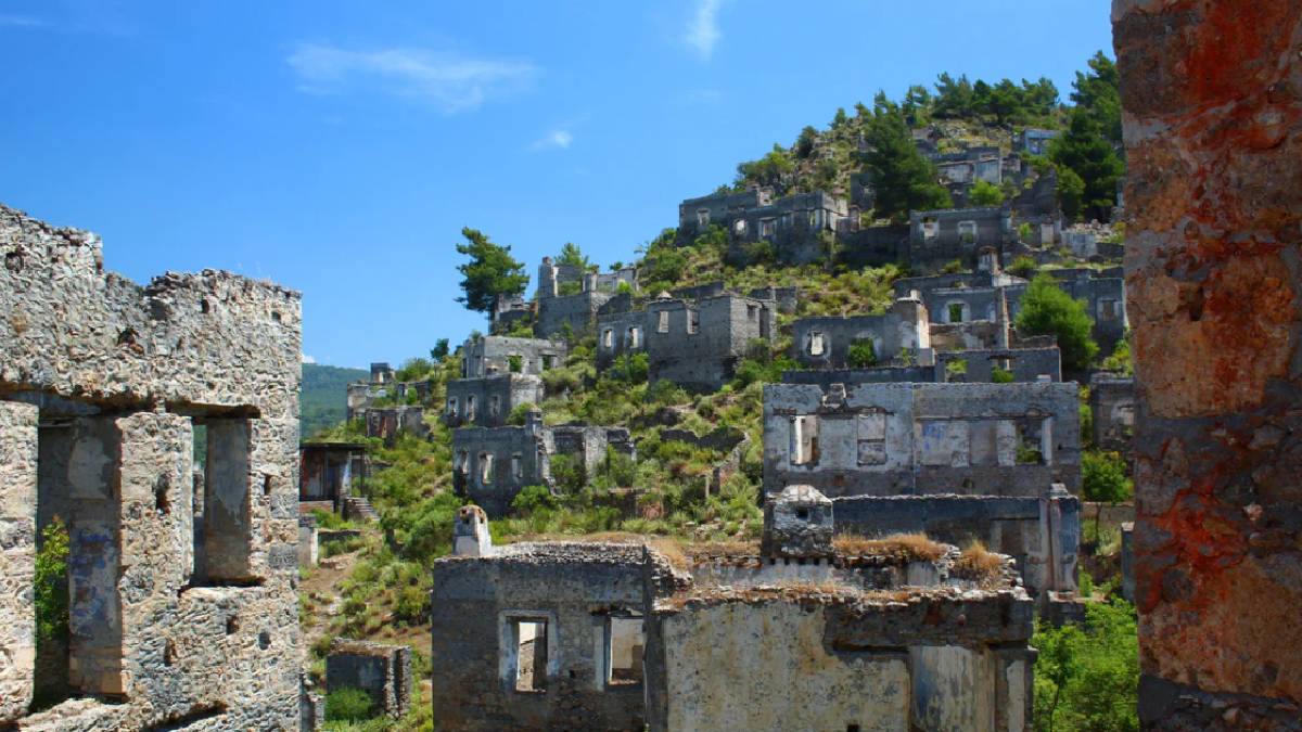 Burası Avrupa değil Türkiye! Korsanlardan kaçıp köy kurdular! Varlığından bir çok kişi habersiz: O şehirde gizli kalmış