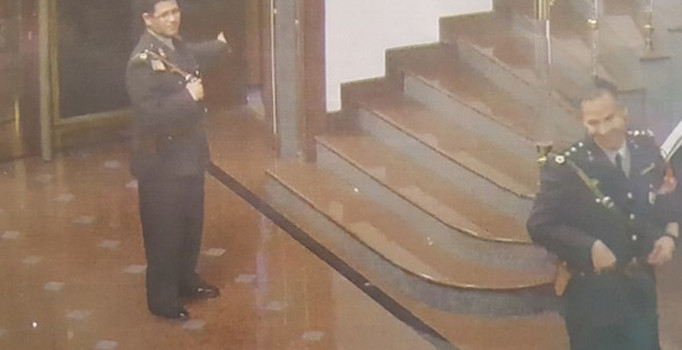 FETÖ Genelkurmay'ı işgal ederken darbeci yarbayın mutluluğu yüzüne yansıdı