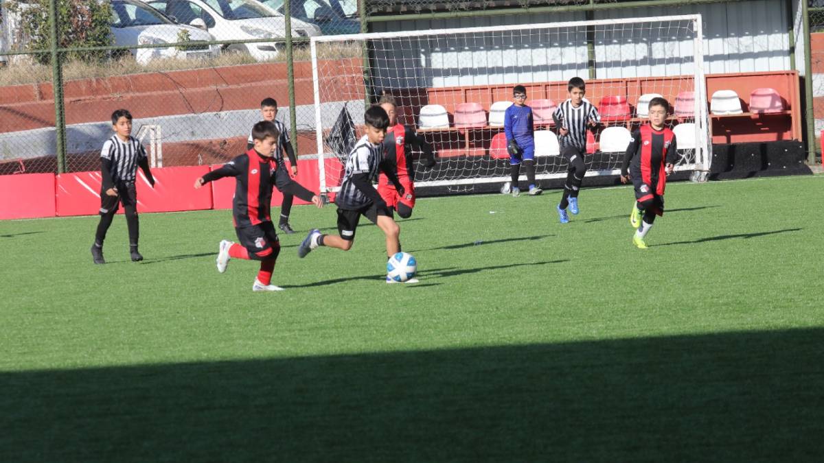 Bayraklı’da U-10 Cup Futbol Turnuvası başladı