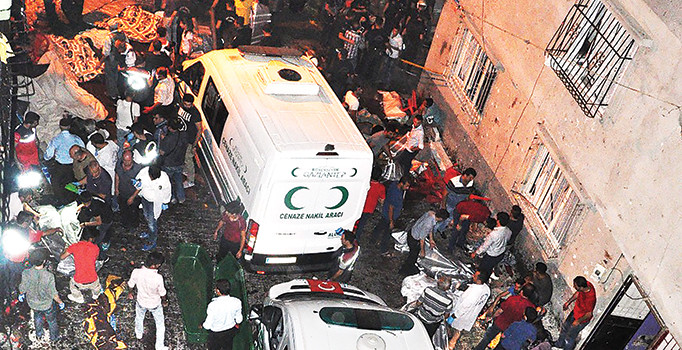 IŞİD Afganistan’da düğünlere saldırarak toplumsal kaos çıkaran Taliban’ı taklit etmeye başladı