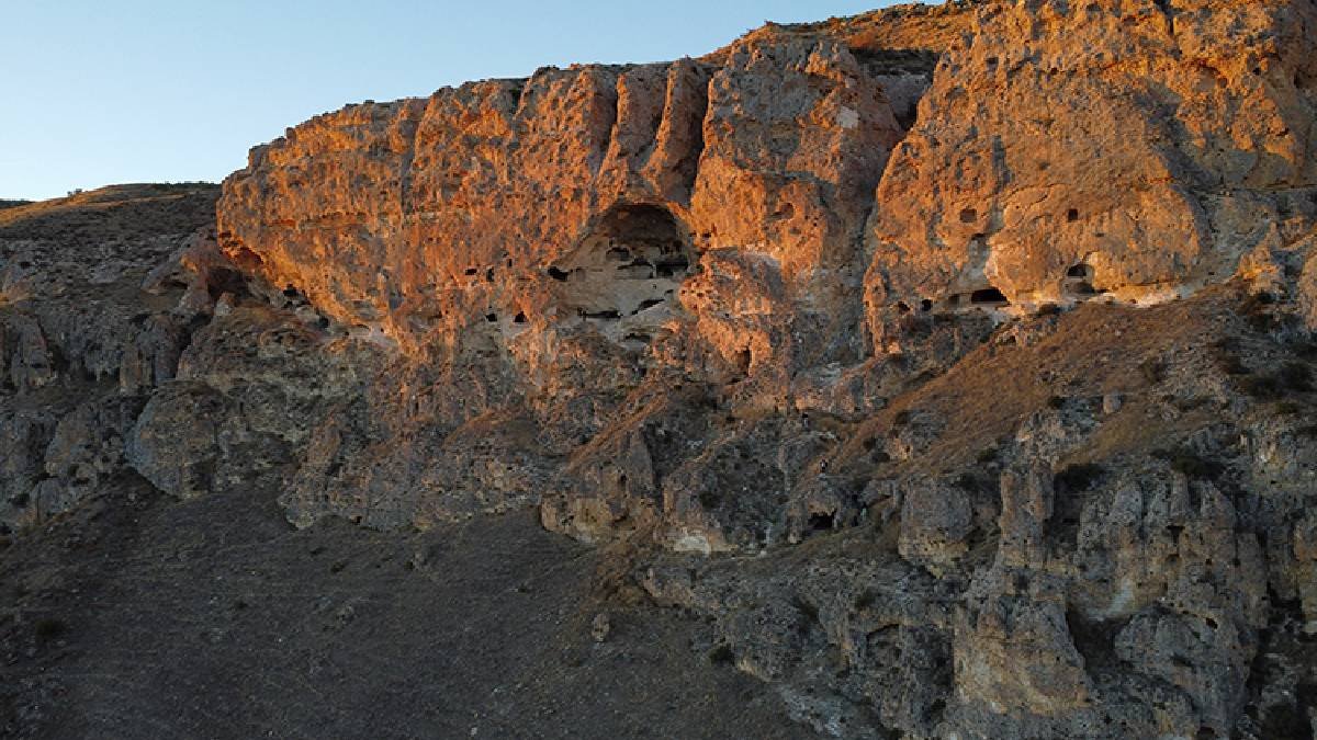 2 bin metrede buram buram tarih kokuyor! Kırk penceresi bulunuyor görenler hayret ediyor