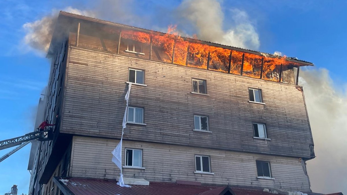 66 kişinin öldüğü yangın sonrası dikkat çeken iddia: Kartalkaya'da itfaiye aracı yok