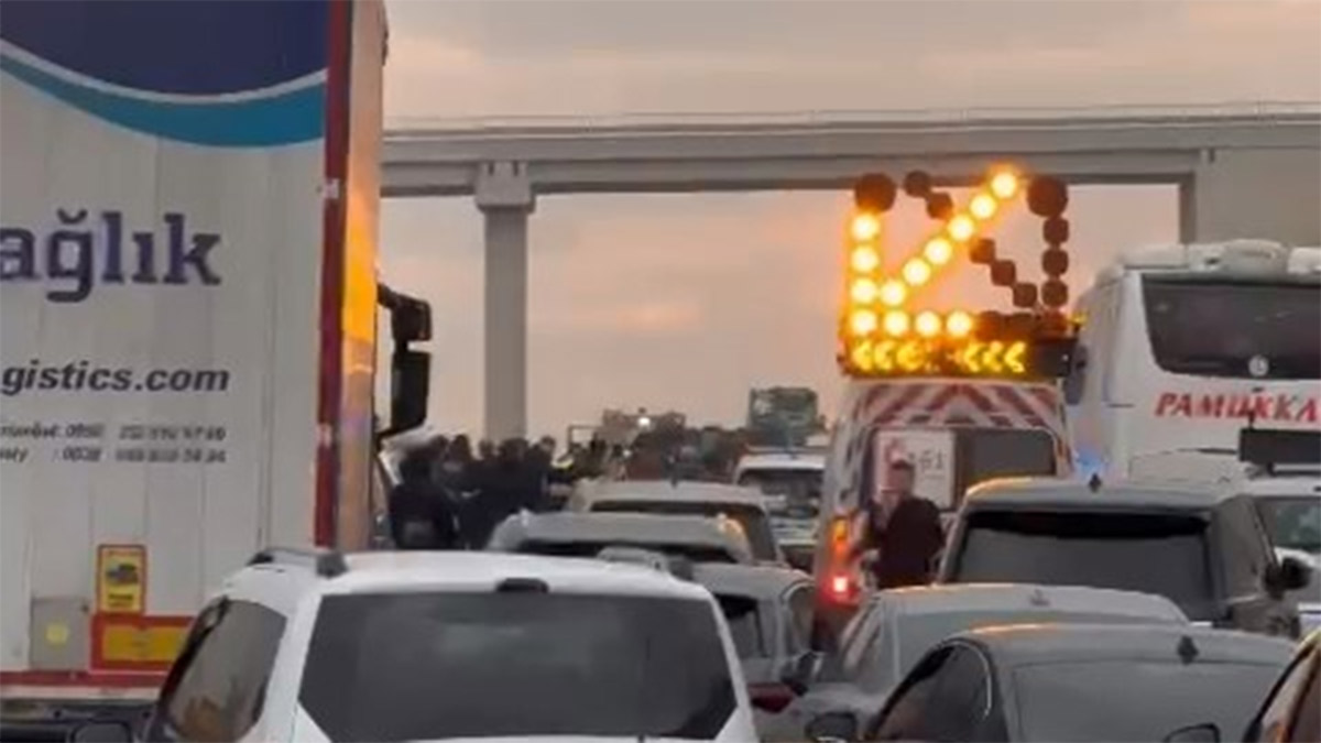 Bursa-İzmir otobanında tanker kazası! Yol ulaşıma kapandı