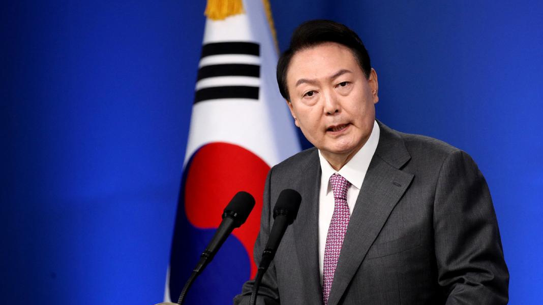 Güney Kore'de Yoon savcılığa sevk edildi