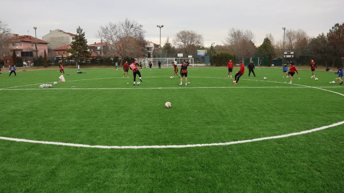 Şehrin kalbi Osmangazi Spor Sahası'nda atıyor