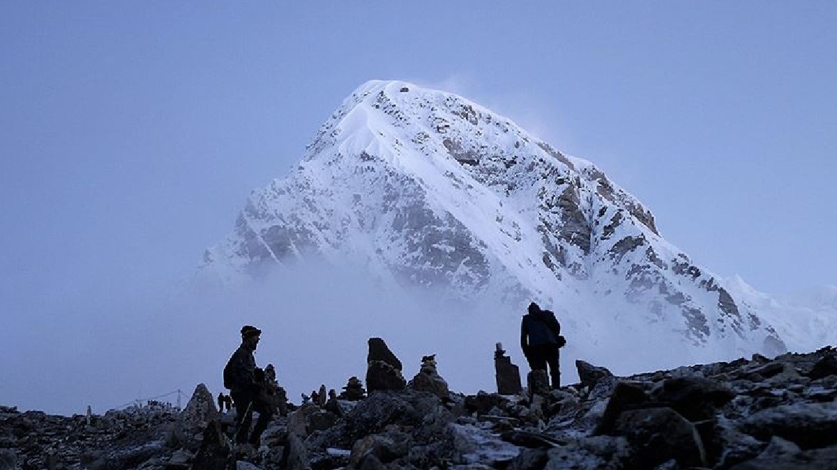 Nepal hükümetinden Everest’e zam: Tırmanması 15 bin dolar oldu