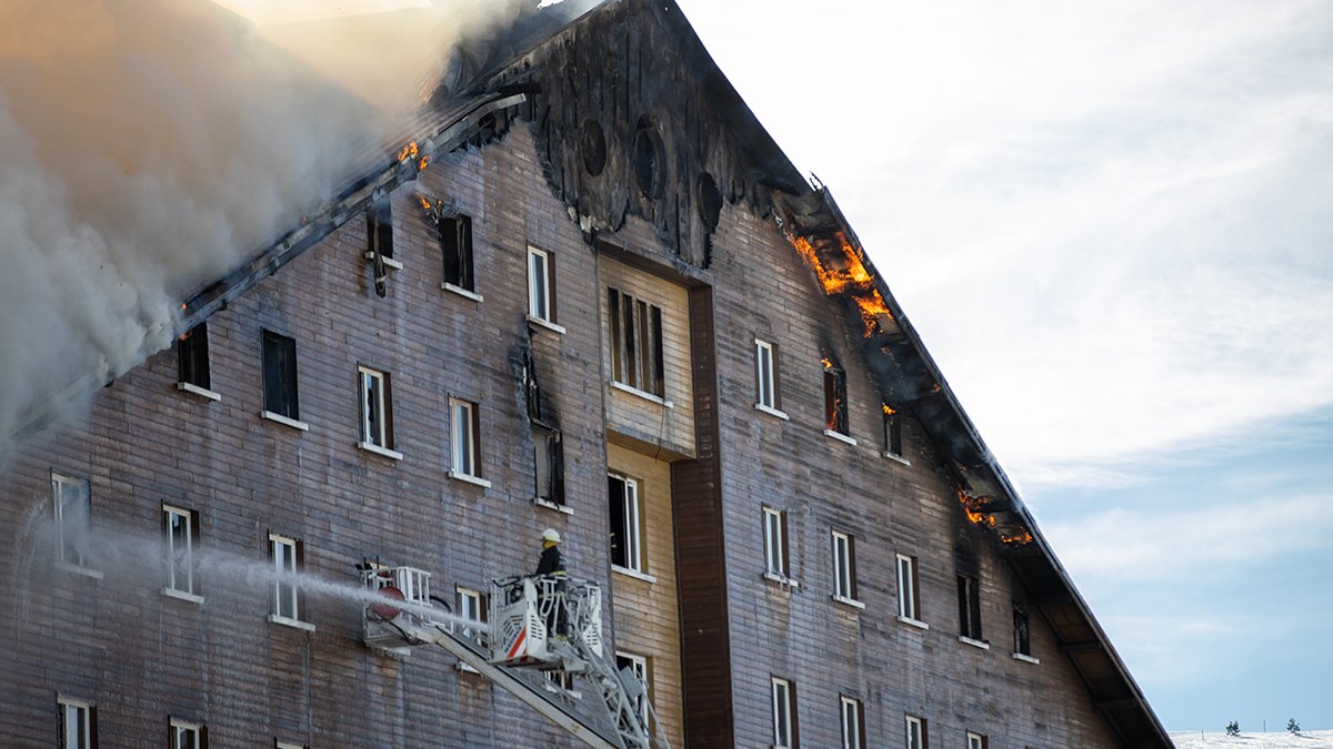 Kartalkaya faciasının personeli anlattı: Denetime gelenler kayak yapıp gidiyordu