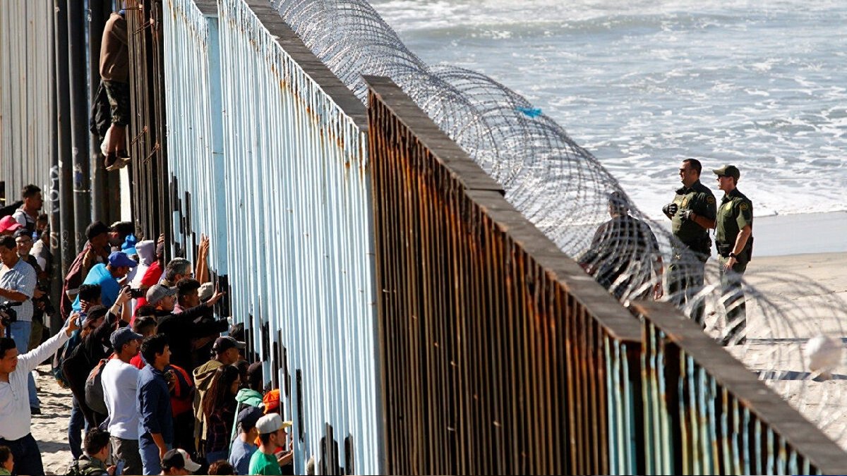 Yüzlerce göçmen askeri uçaklarla naklediliyor... ABD’de tarihin en büyük sınır dışı  operasyonu başladı