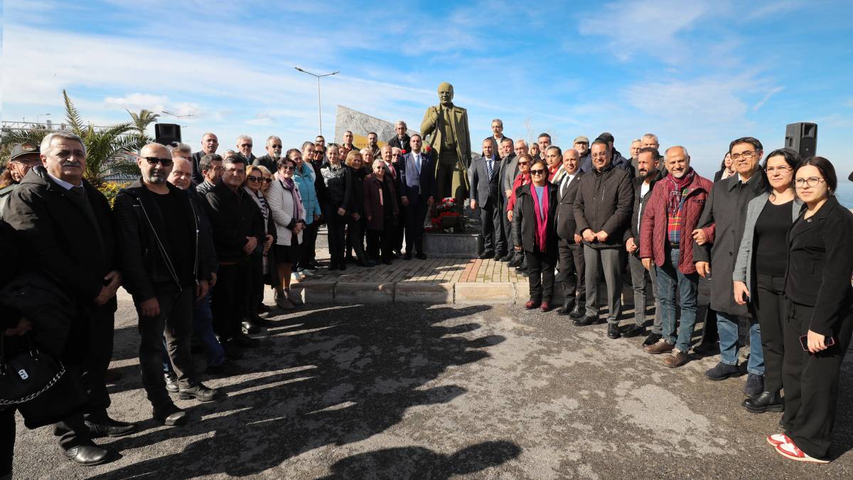 Uğur Mumcu, Narlıdere’de karanfillerle anıldı