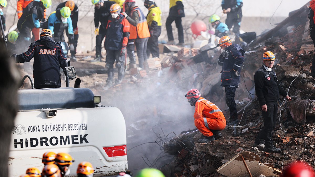 Konya'da çöken binadan acı haber: 2 kişinin cansız bedenine ulaşıldı