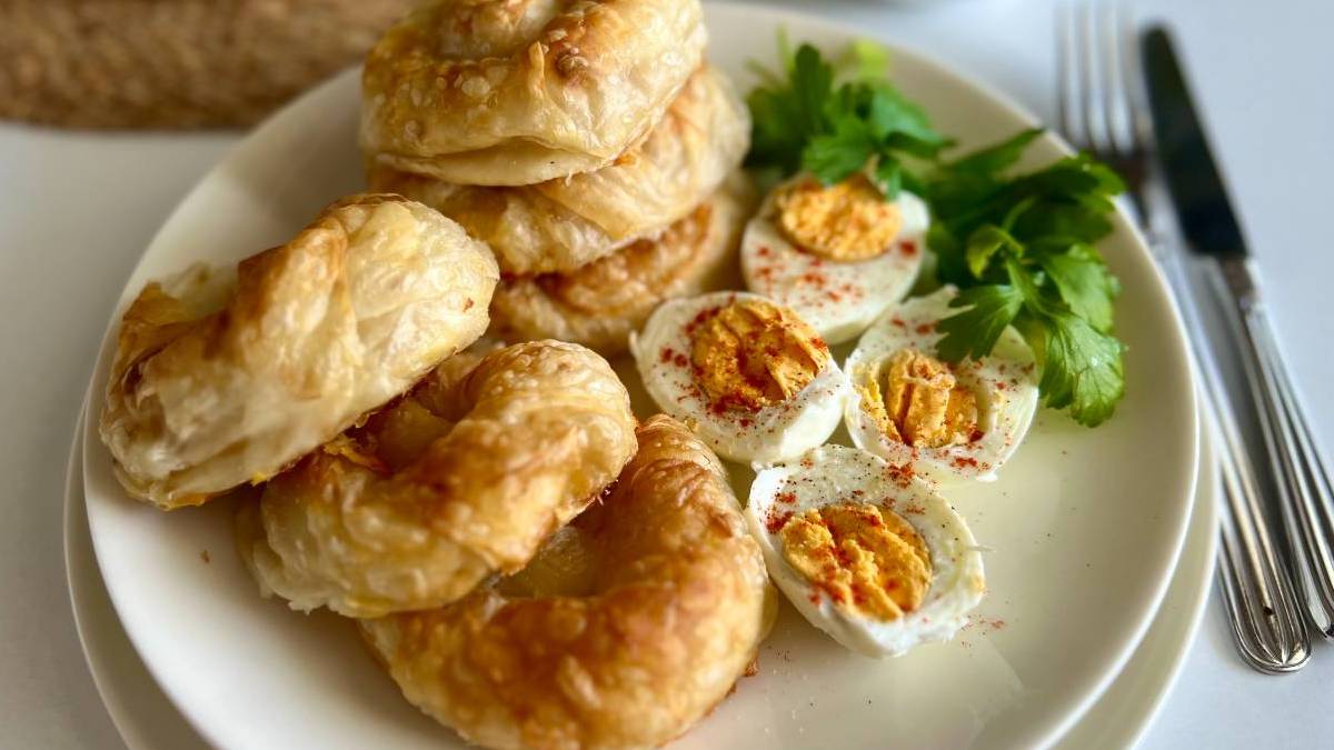 İzmirlilerin gece rüyasına bile giriyor, herkes tatmak için kilometreler aşıyor! İşte İzmir’in meşhur lezzeti Boyoz tarifi…