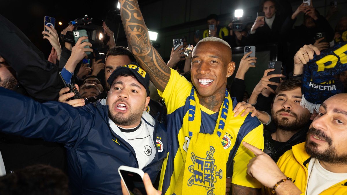 Fenerbahçe’nin yeni transferi Talisca İstanbul’a geldi: Formayı ilk kez giydi