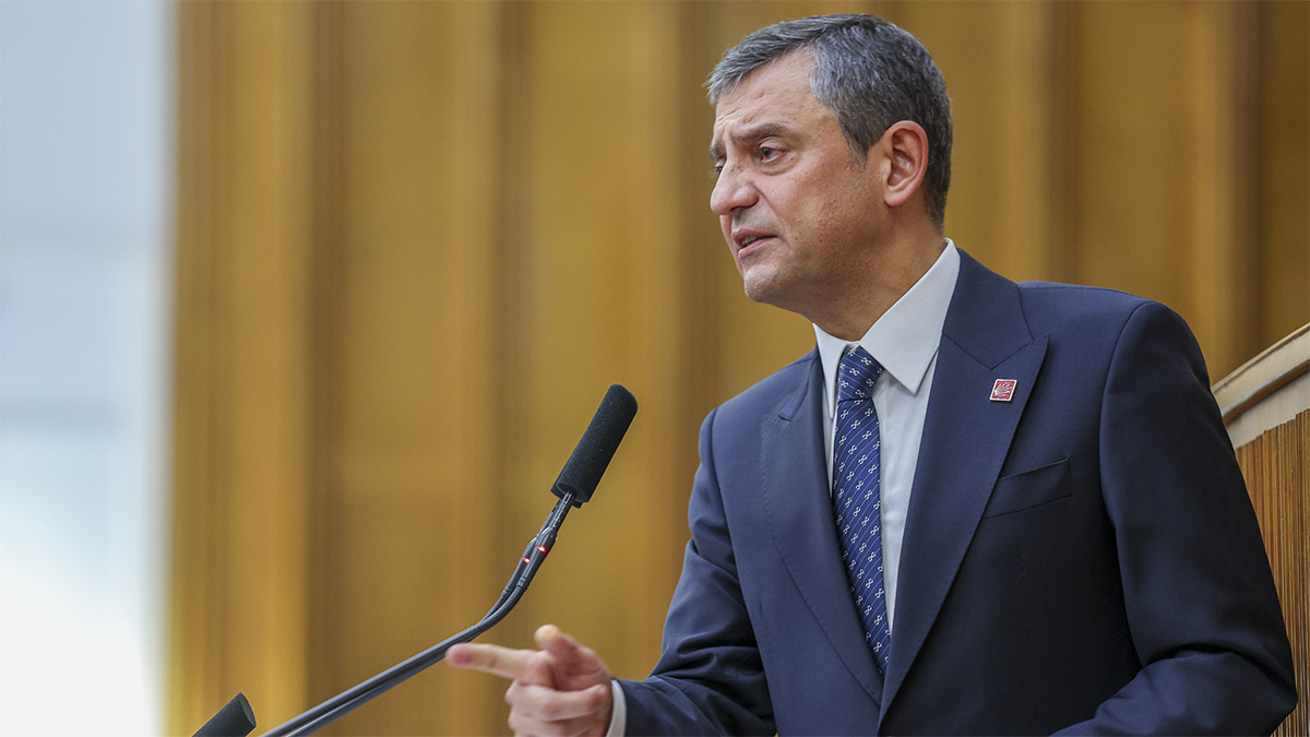 Özel'den gazetecilerin gözaltına alınmasına tepki: Cürümleri kadar yer yakarlar