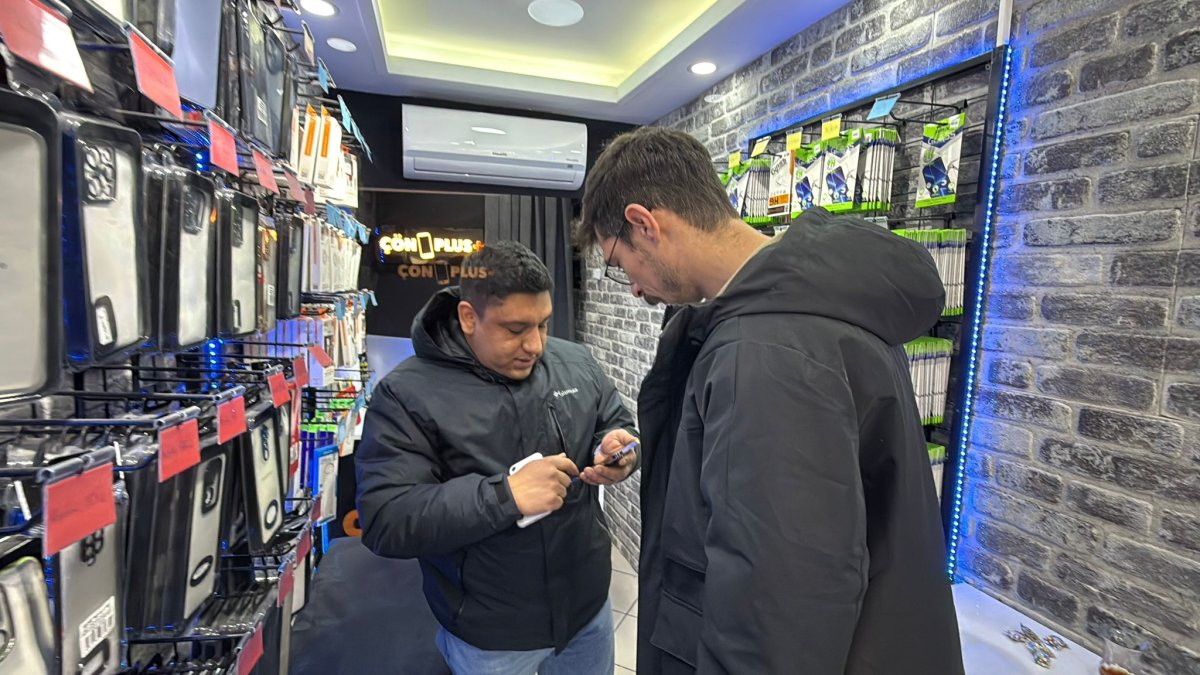 Bartın'da iş yerinin tavanı çöktü: O anlar güvenlik kamerasına yansıdı