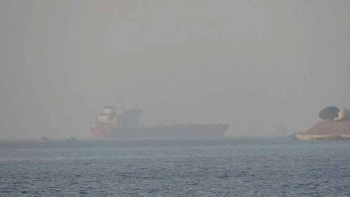 Çanakkale Boğazı'nda sis etkisi: Transit gemi geçişlerine kapatıldı