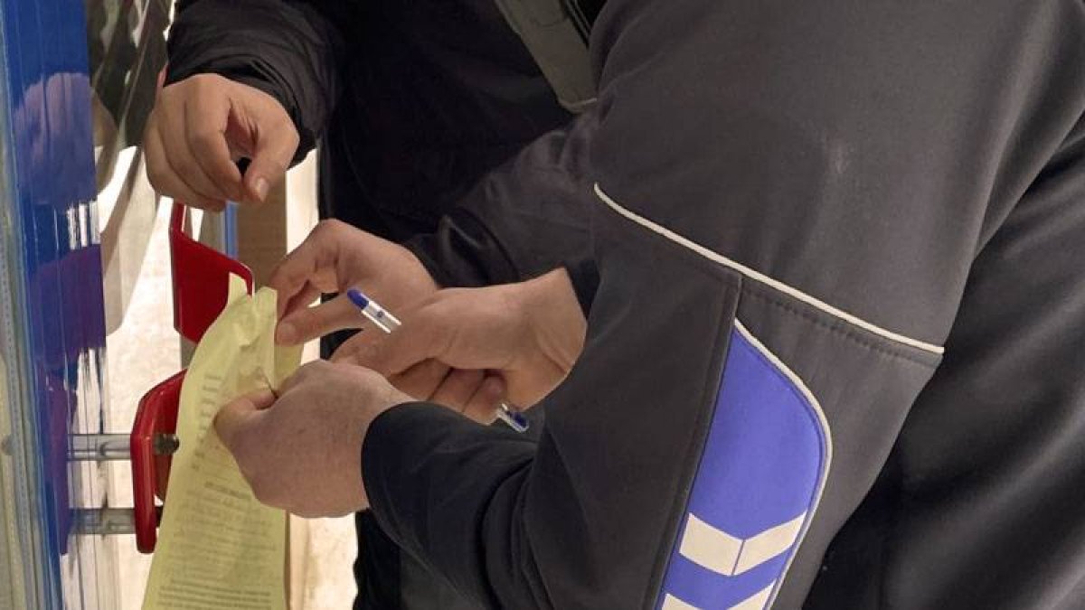 Bozcaada'da 36 işletme mühürlendi