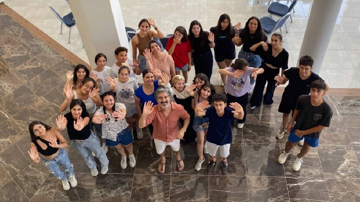 Hataylı gençlerin deprem sonrası sanatı: 'Biz hâlâ buradayız…' sergisi