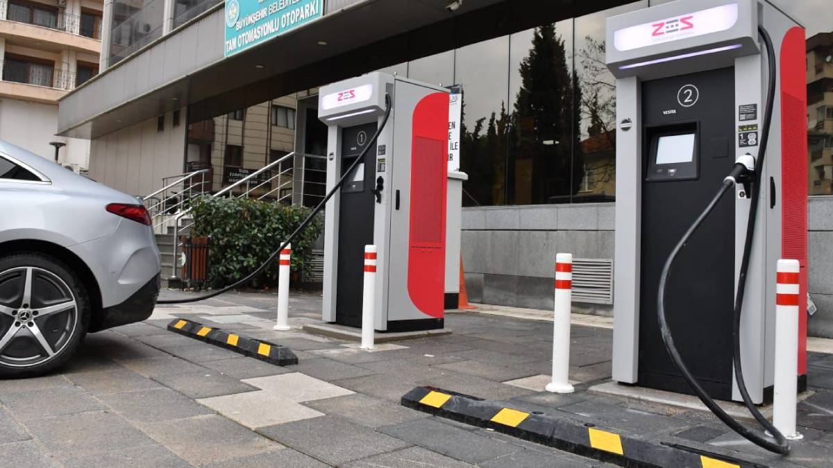 Büyükşehir ilk elektrikli araç şarj istasyonu kurdu